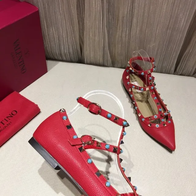 Sapatos Mary Jane T-strap tachonados vermelho e azul 2