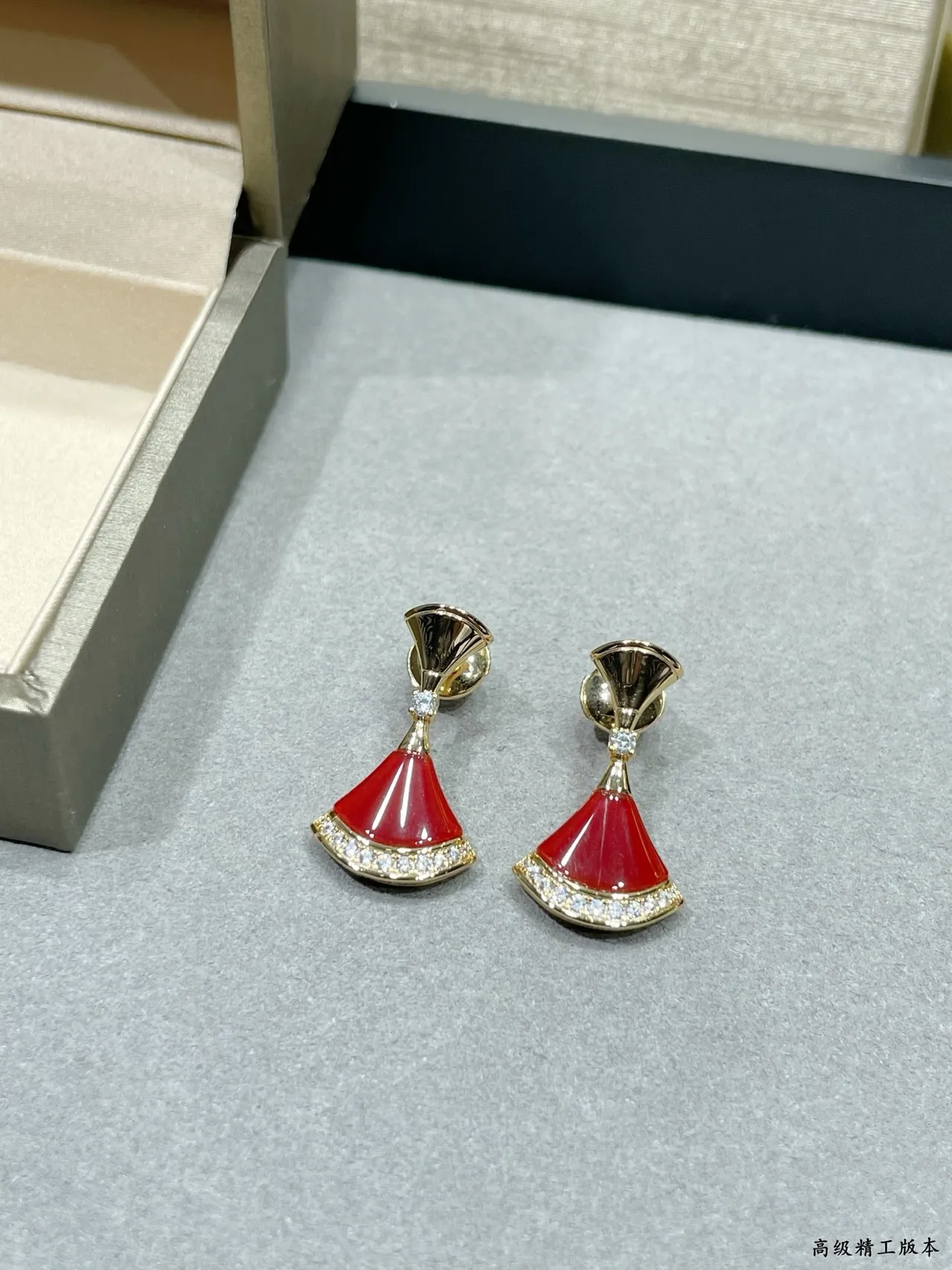 Red Gold Fan-Shaped Pavé-Set Earrings 3