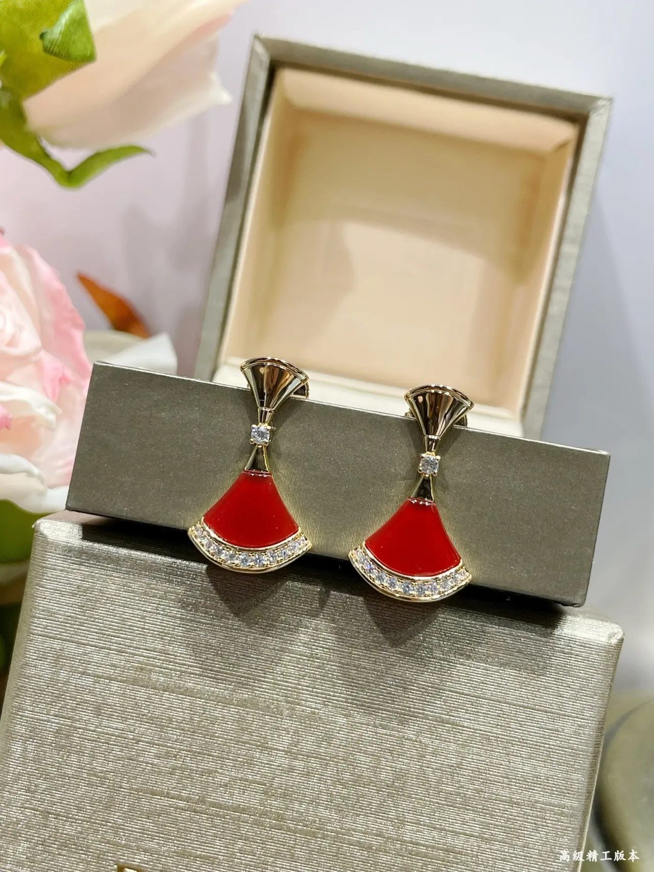 Red Gold Fan-Shaped Pavé-Set Earrings 7