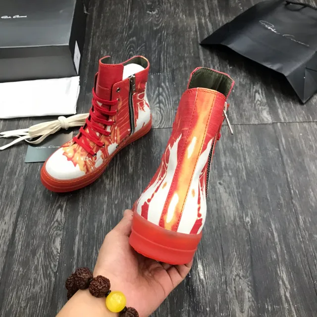 Botas de tobillo rojo y blanco con impresión gráfica high-top 4