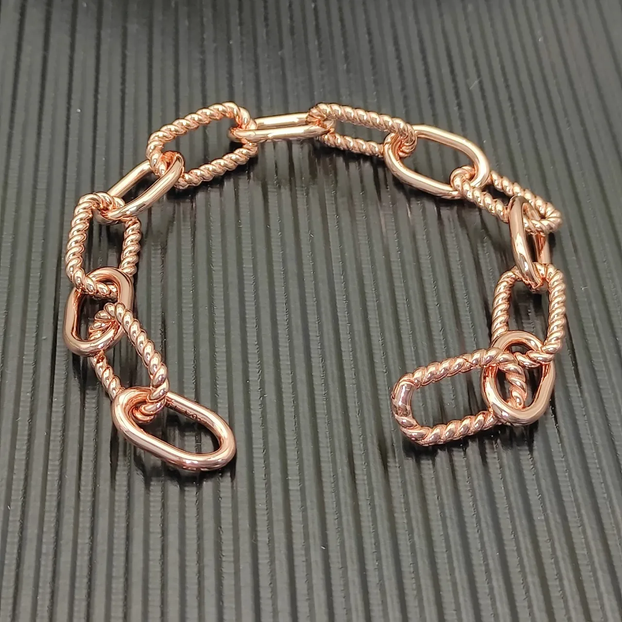Rose Gold Chunky Chain-Link Twisted Link Bracelet 9