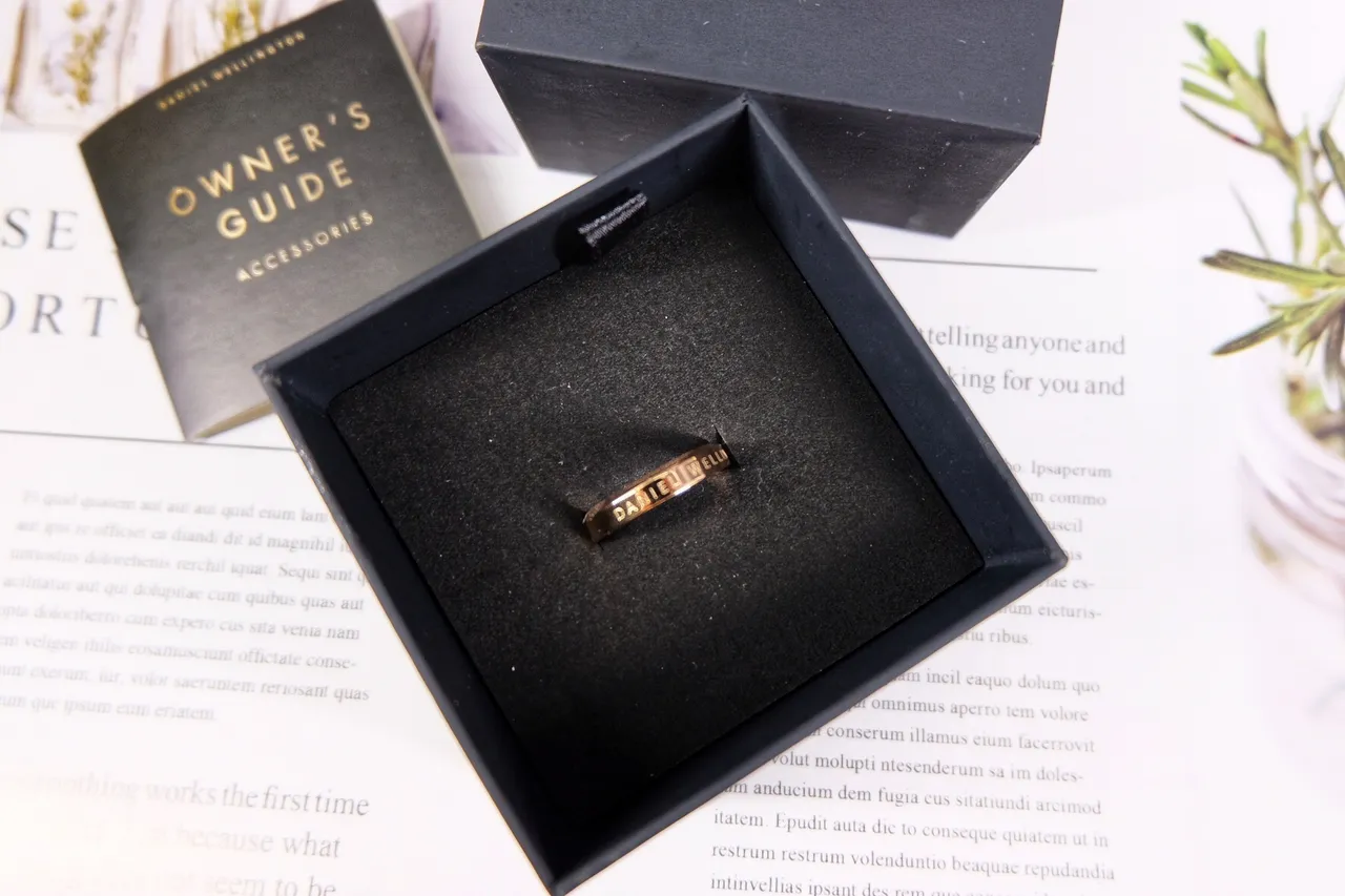 Rose Gold Engraved Flat-Profile Ring 2