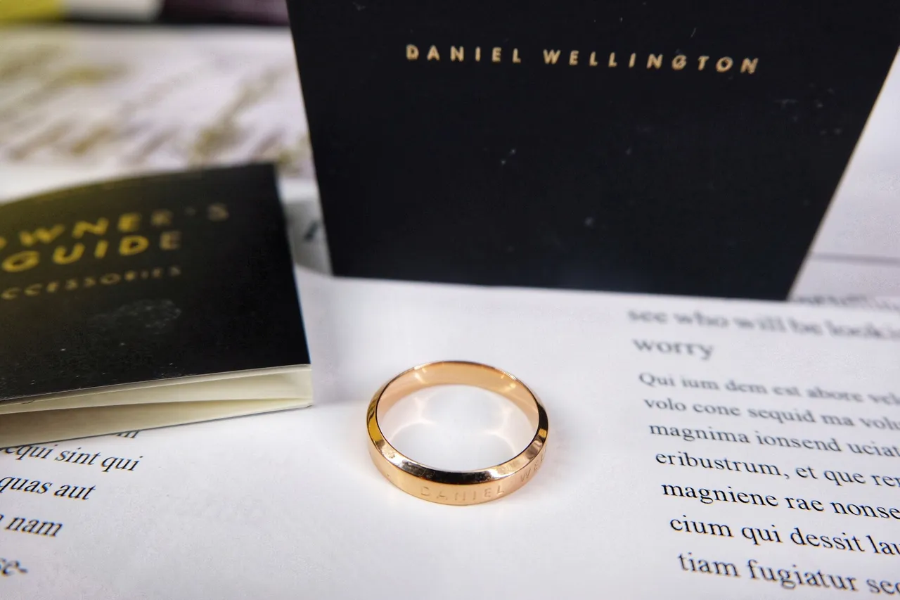 Rose Gold Engraved Flat-Profile Ring 4