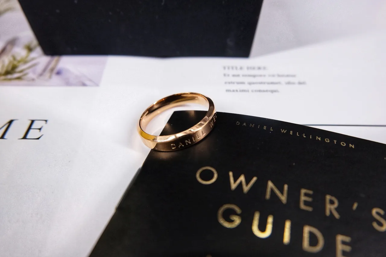 Rose Gold Engraved Flat-Profile Ring 7