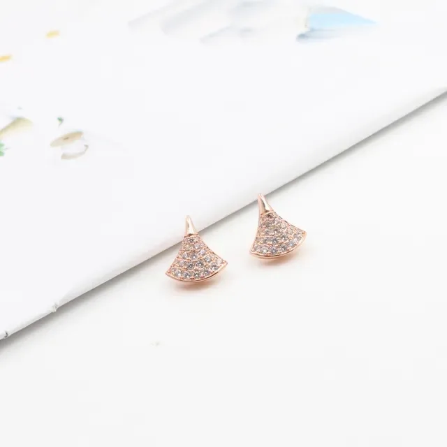Rose Gold Pavé Fan-Shaped Stud Earrings 3