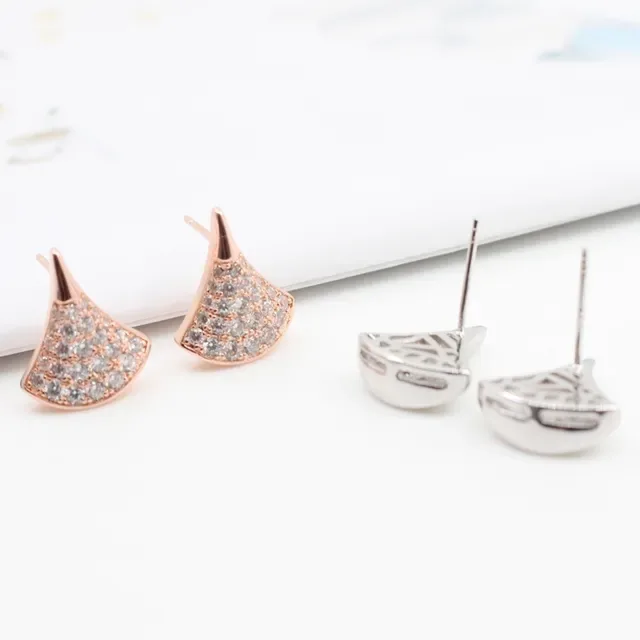 Rose Gold Pavé Fan-Shaped Stud Earrings 4
