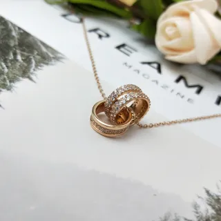 Collar de anillos entrelazados de oro rosa pavé