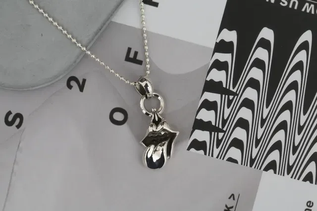 Sculptural Open-Mouth Motif High-Polish Silver Necklace 2