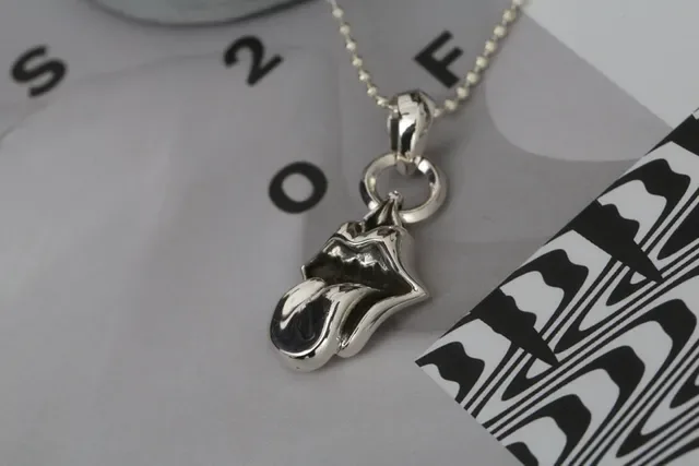 Sculptural Open-Mouth Motif High-Polish Silver Necklace 4