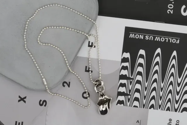 Sculptural Open-Mouth Motif High-Polish Silver Necklace 7
