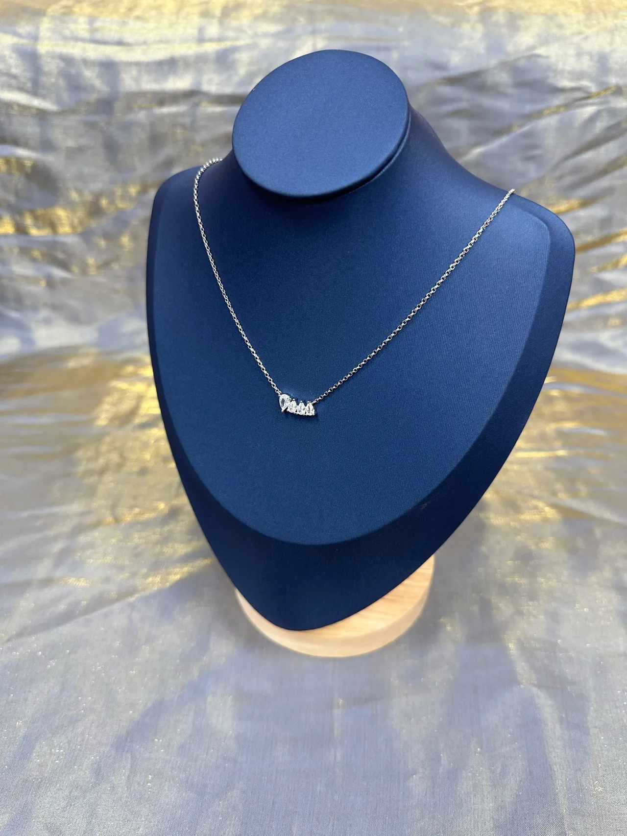 Silver Blue Chain Three Pear-Cut Stones Necklace 8
