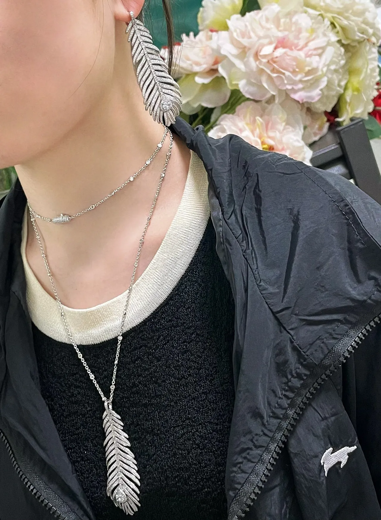 Silver Feather-Shaped Pendant Pavé-Set Stones Necklace 9