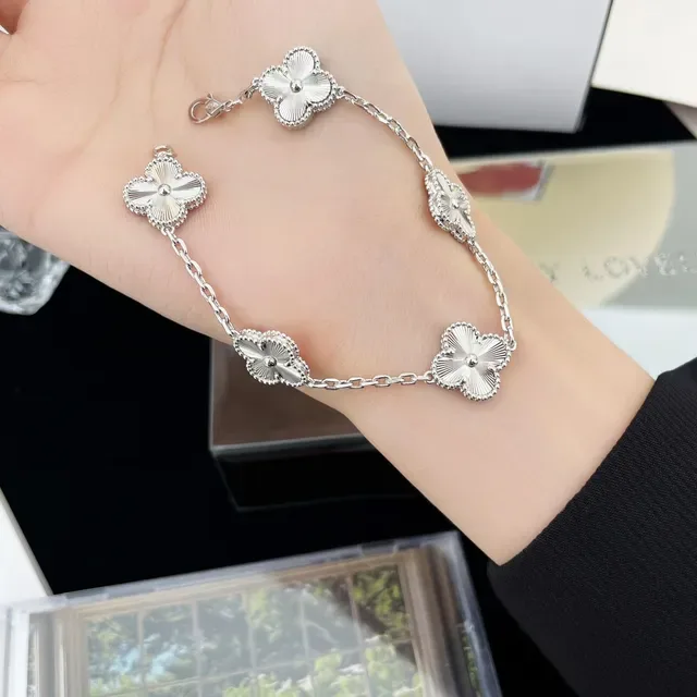 Silver Five-Petal Flower Charms Guilloché Radial Engraving Bracelet 7