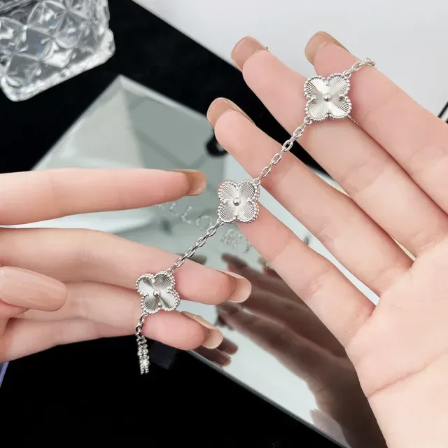 Silver Five-Petal Flower Charms Guilloché Radial Engraving Bracelet 9