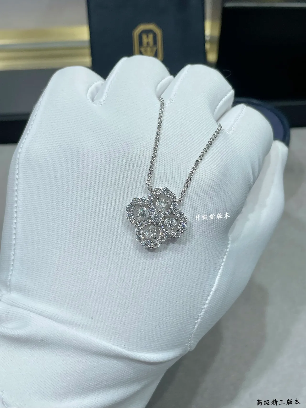 Silver Flower Pavé Pendant Necklace 3