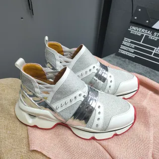 أحذية رياضية سميكة slip-on بلون فضي لامع وكرومي