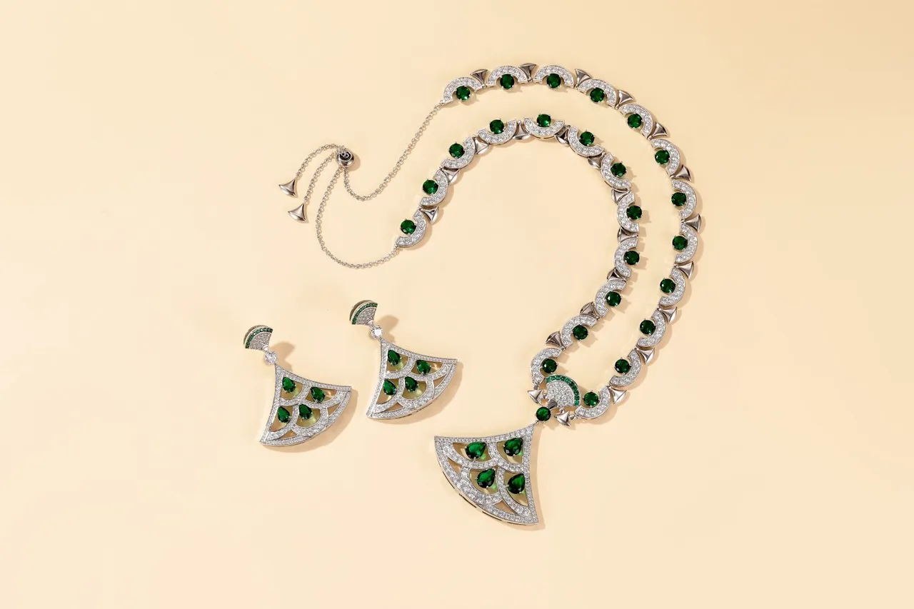 Silver Green Fan-Shaped Openwork Pavé Diamond Border Earrings 5