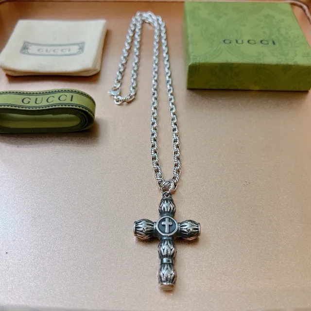 Silver Ornate Cross Pendant Twisted Rope-Link Chain Necklace 9