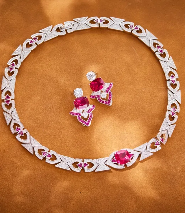 Silver Red Geometric Link Design Pavé-Set White Stones Necklace 8
