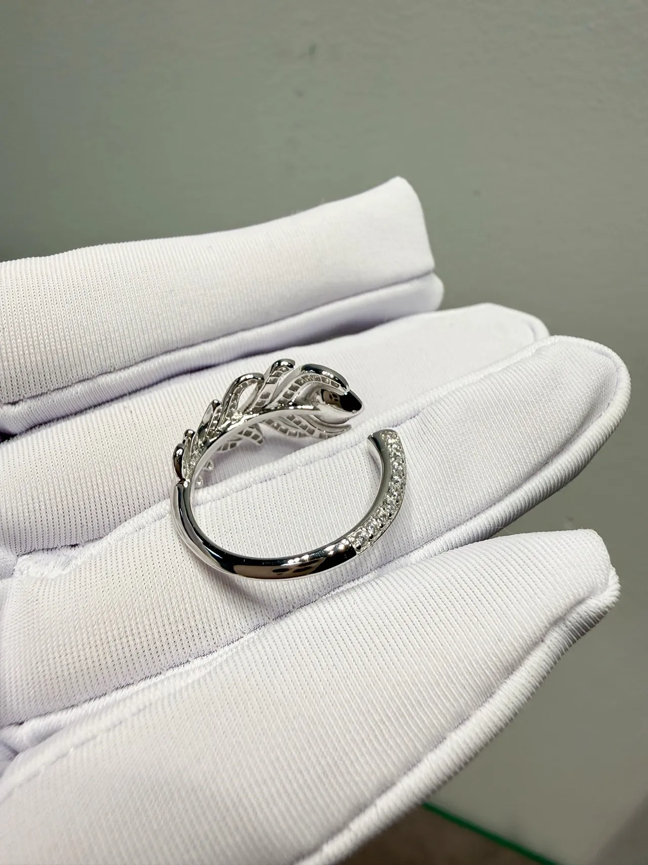 Silver-Tone Pavé Leaf Motif Open Band Ring 7
