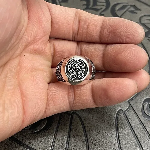 Silver-Toned Engraved Floral Scroll Medallion Ring 6