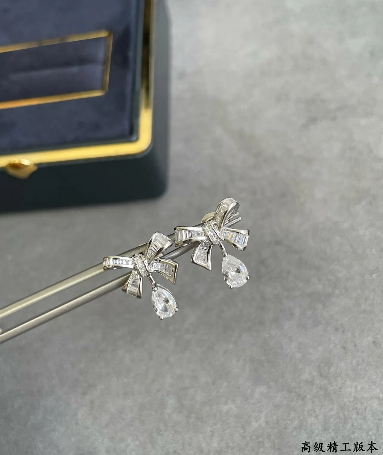 Silver Transparent Bow-Shaped Baguette-Cut Earrings 5