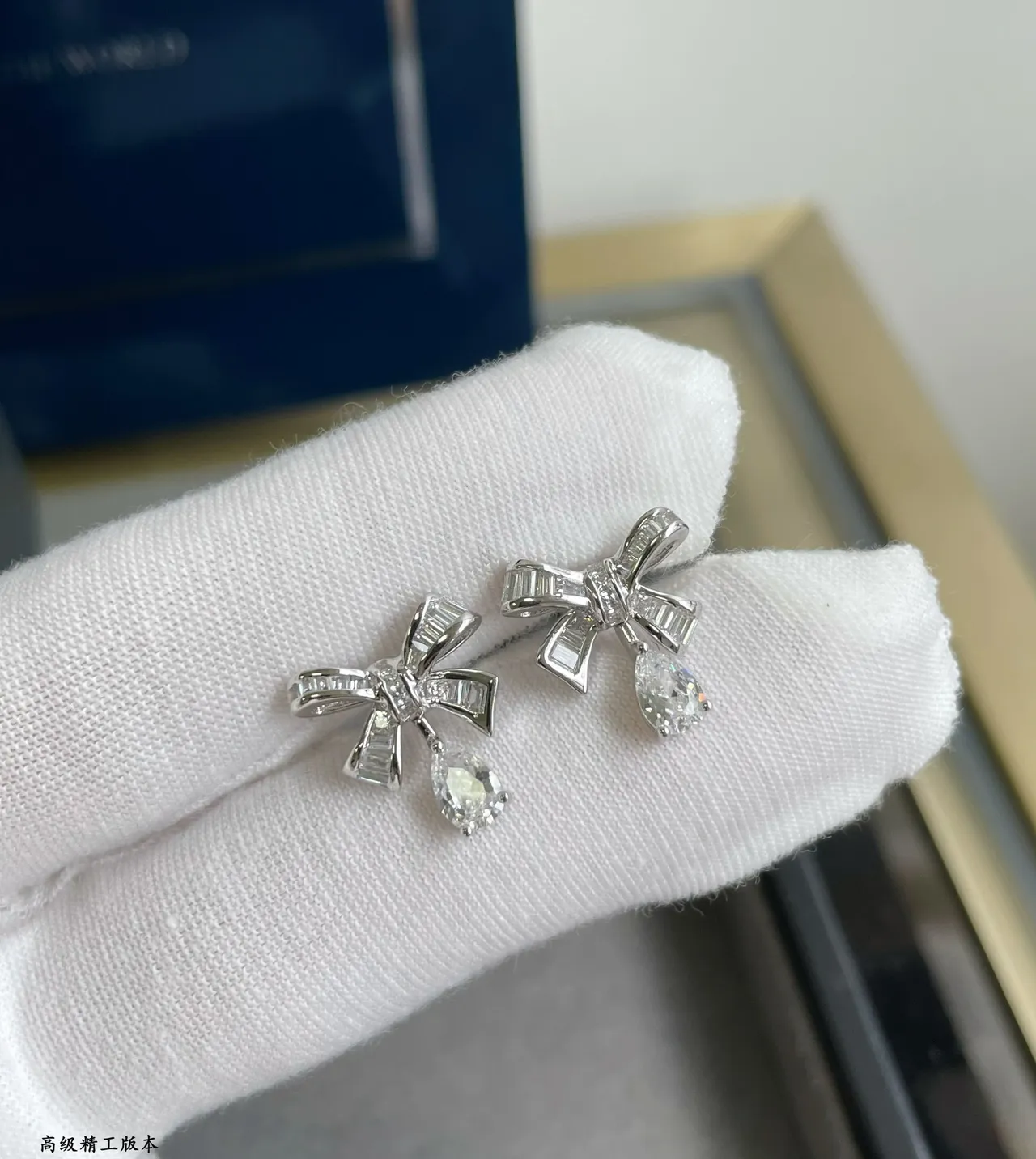 Silver Transparent Bow-Shaped Baguette-Cut Earrings 8