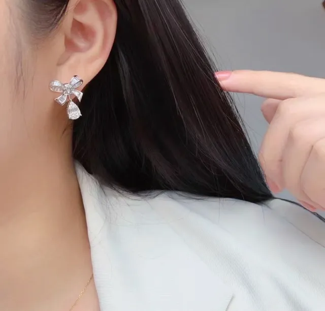 Silver Transparent Bow-Shaped Baguette-Cut Earrings 9