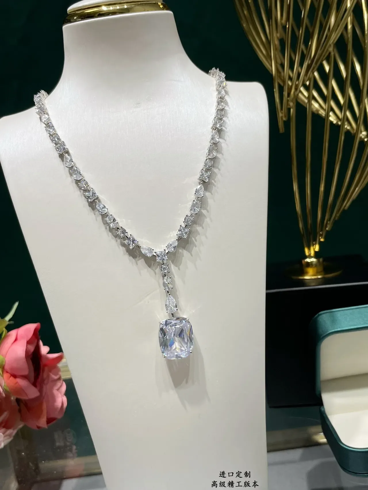 Silver Transparent Y-Shaped Drop Pendant Cushion-Cut Central Stone Necklace 9