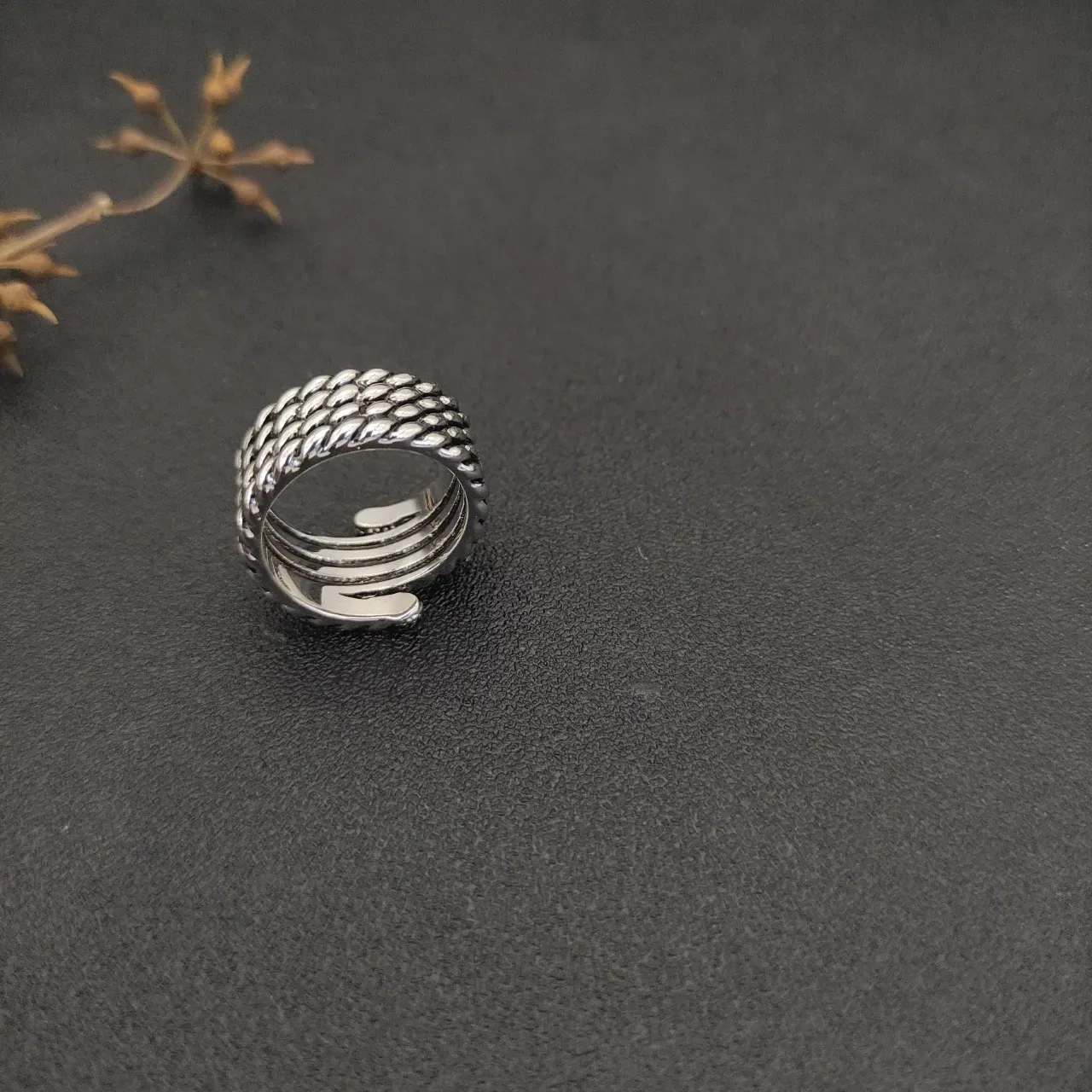 Silver White Coiled Scale-Textured Band Multi-Row Wrap Design Ring 5