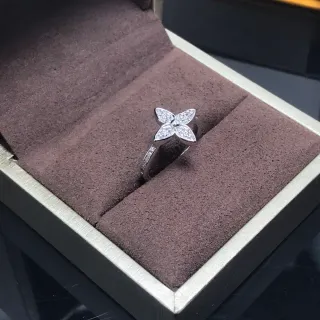 Silver White Four-Petal Floral Motif Pavé-Set Diamonds Ring