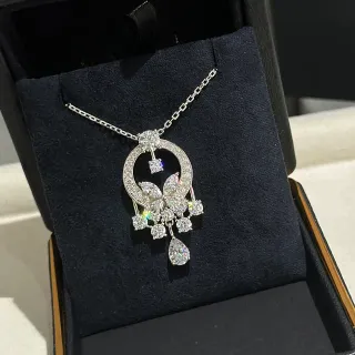 Collier de pendentif cercle avec halo en argent blanc motif floral