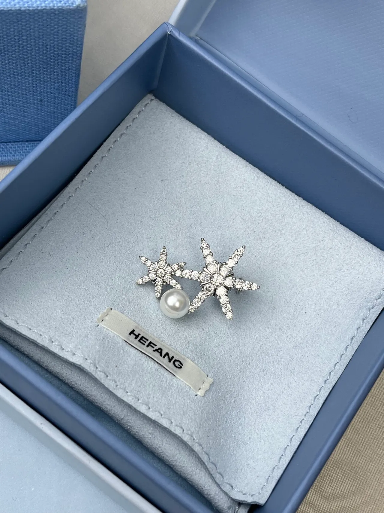 Silver White Starfish-Shaped Pave-Set Clear Stones Earrings 8