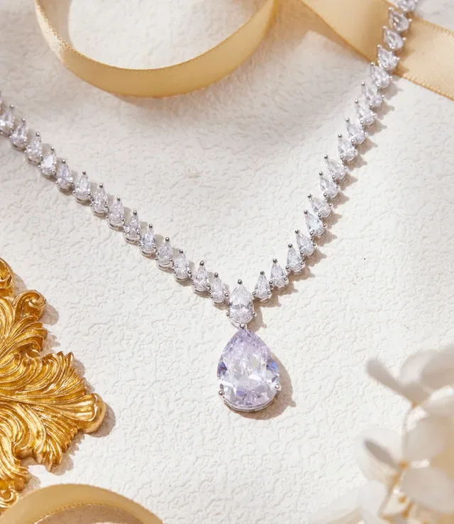Silver Yellow Diamond-Studded V-Chain Pear-Shaped Gem Pendant Necklace 2