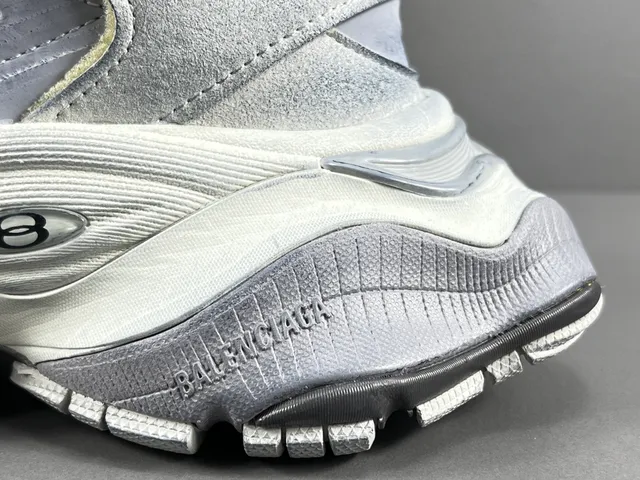Skechers Gray Silver Oversized Sole Layered Mesh And Synthetic Upper Chunky Sneakers 7