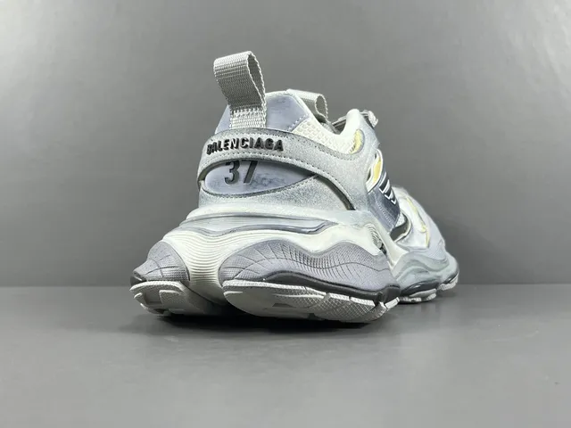 Skechers Gray Silver Oversized Sole Layered Mesh And Synthetic Upper Chunky Sneakers 13