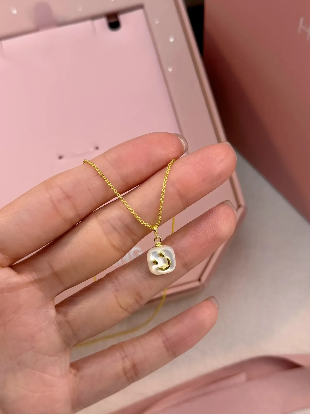 Smiley Face Pearl Pendant Necklace 9