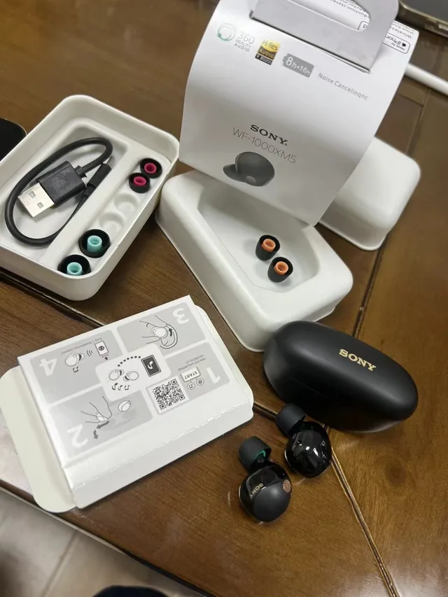Sony WF-1000XM5 White Gray Compact Matte-Finish TWS Earbuds 2
