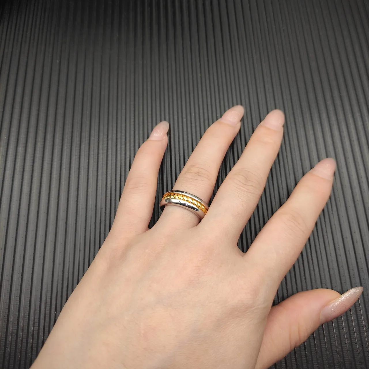 Two-Tone Twisted Rope Rail-Set Ring 9