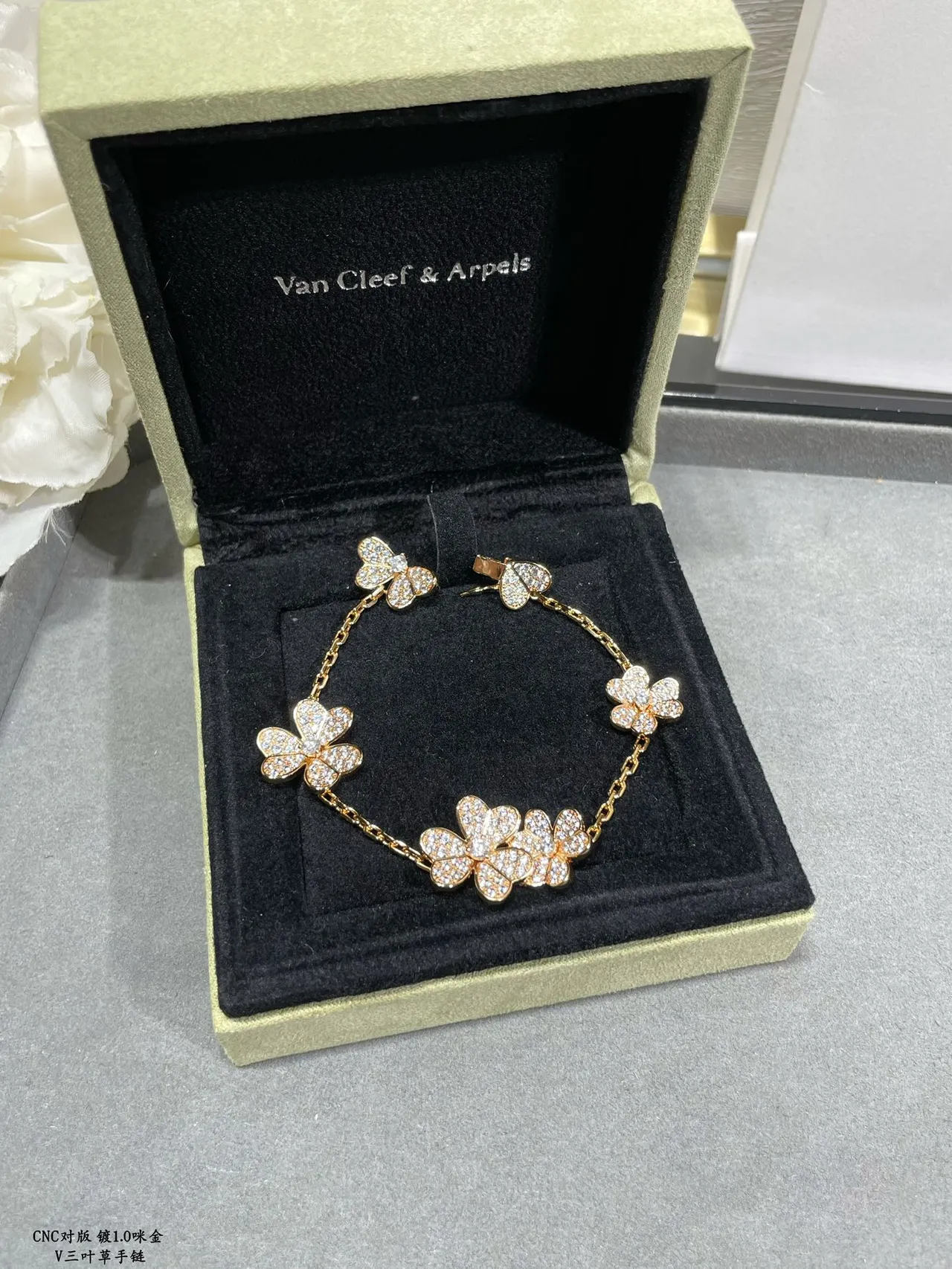 V Clover Bracelet Gold Silver Pavé Floral Links Chain-Connected Bracelet 6