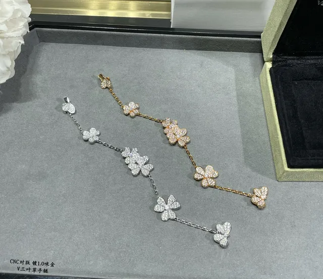 V Clover Bracelet Gold Silver Pavé Floral Links Chain-Connected Bracelet 7