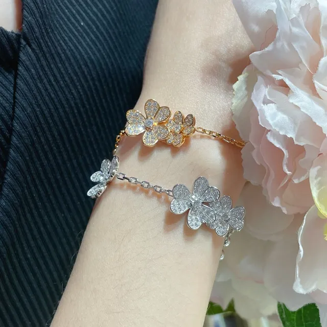 V Clover Bracelet Gold Silver Pavé Floral Links Chain-Connected Bracelet 9