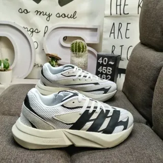 Tênis lifestyle branco e preto chunky