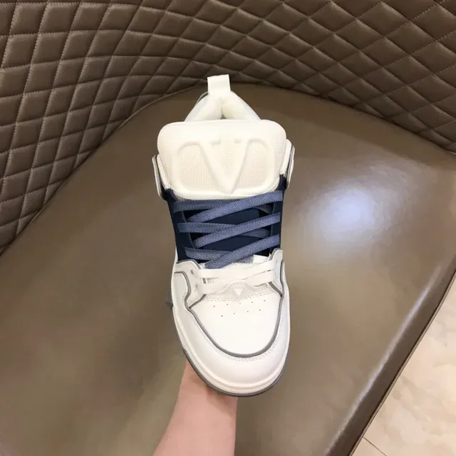 White and Navy Mixed-Material Low-Top Lifestyle Sneaker 7