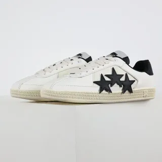 Tênis de couro branco e preto com apliques de três estrelas