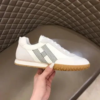 حذاء رياضي أبيض وبني low-top نعل مطاطي
