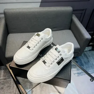 Sneakers Lifestyle Blancos con Detalle de Placa Croc-Embossed