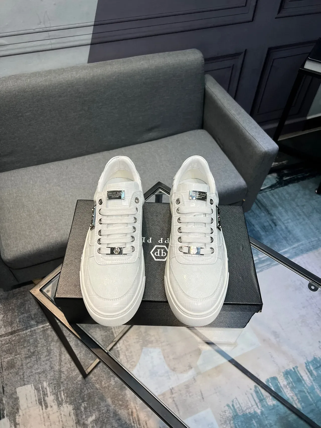 White Croc-Embossed Plaque Detail Lifestyle Sneakers 2