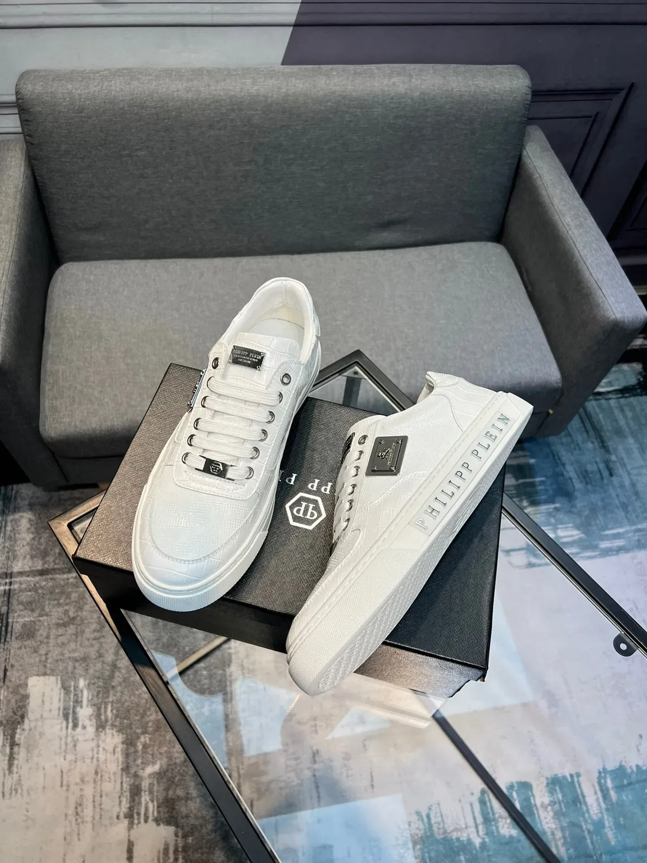 White Croc-Embossed Plaque Detail Lifestyle Sneakers 3
