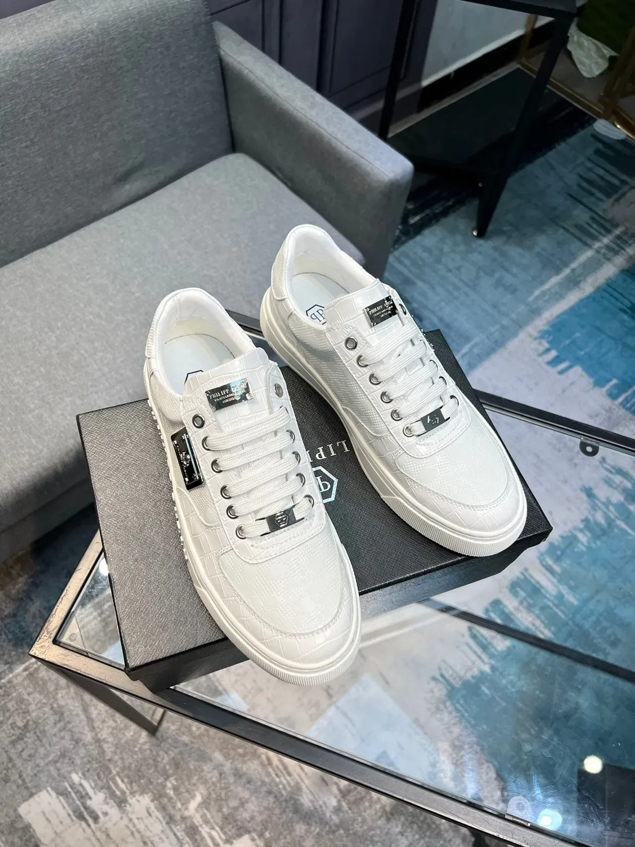 White Croc-Embossed Plaque Detail Lifestyle Sneakers 4